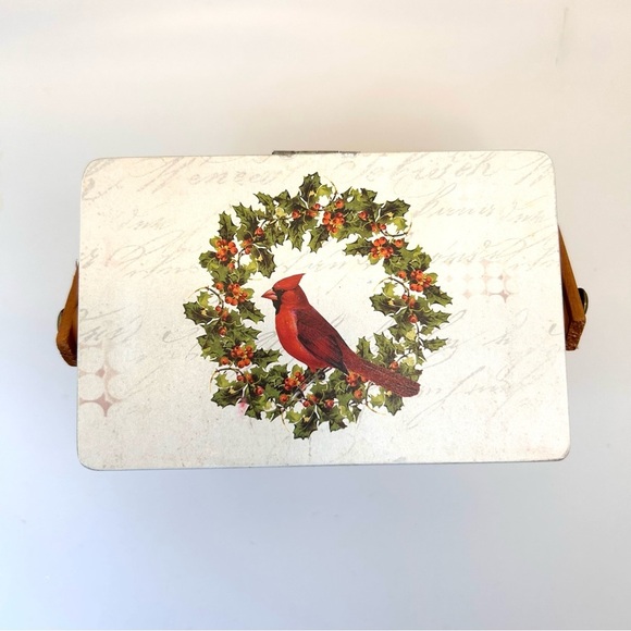 Red Cardinal Small Christmas Basket Lidded - Picture 2 of 15
